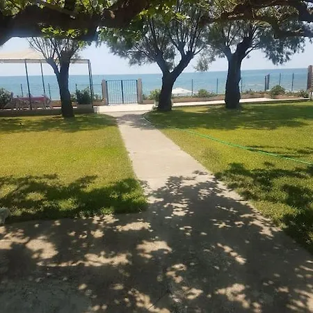 Lejlighed Amazing Beachfront Katakolo House Swim & *