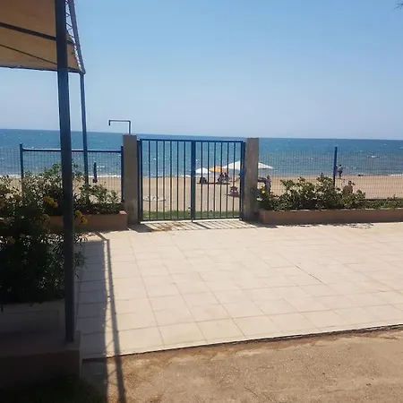 Apartment Amazing Beachfront Katakolo House Swim & Pírgos